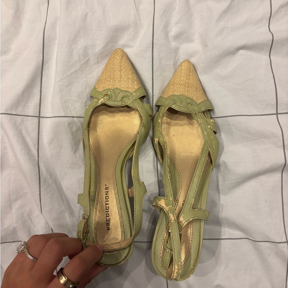 Predictions Vintage Women's Green and Gold Heels